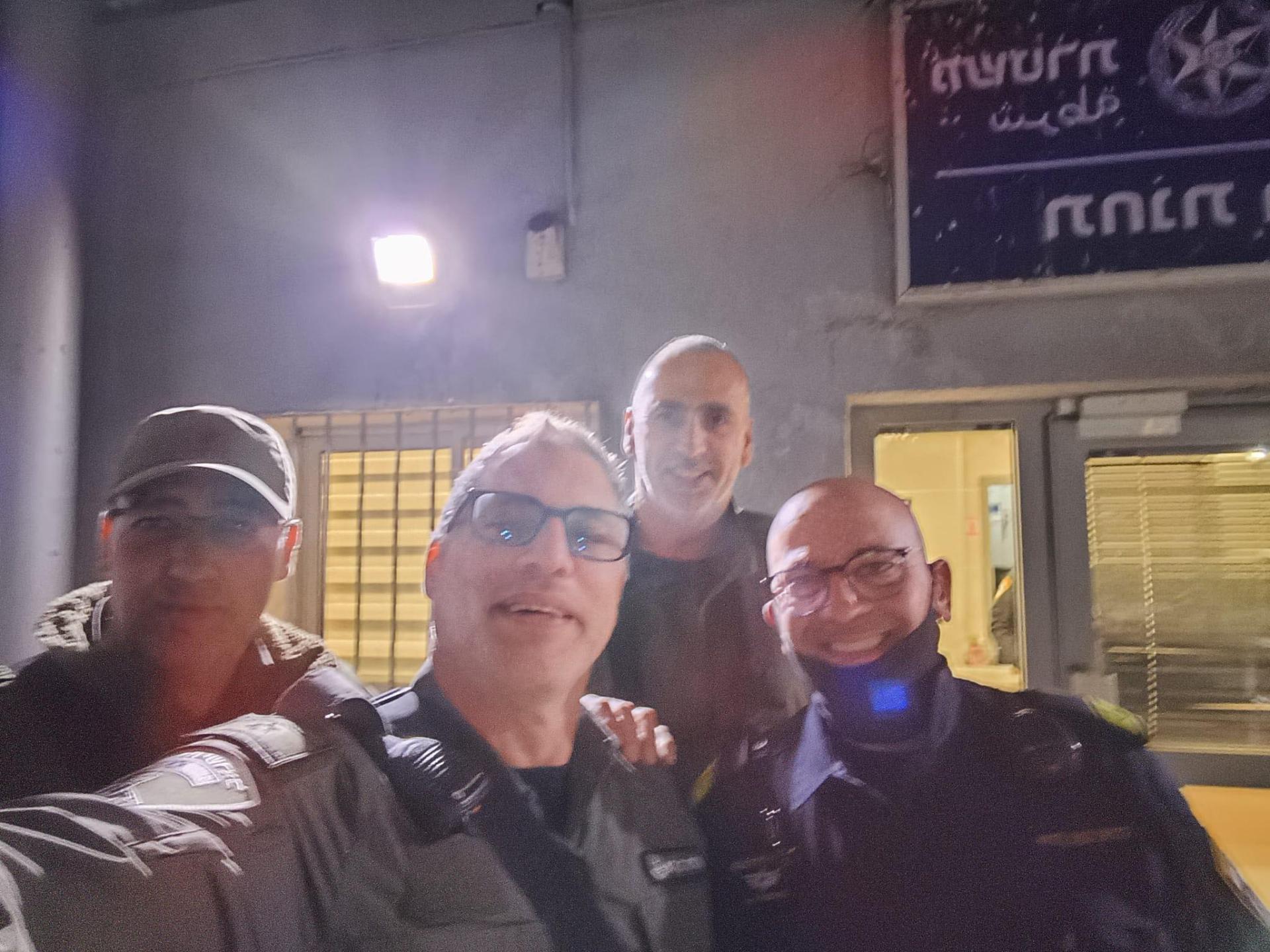 מגב להבים שומרים על הבית